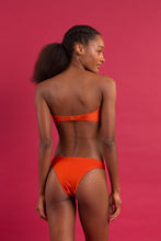 Load image into Gallery viewer, Image 08: Rio De Sol Set Set Paprica Bandeau-Joy Essential
