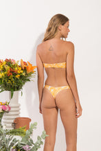 Load image into Gallery viewer, Model Back: Rio De Sol Top Top Sunny-Forest Bandeau-Reto