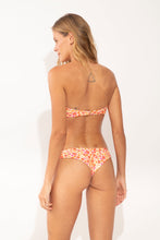 Load image into Gallery viewer, Model Back: Rio De Sol Set Set Ditsy-Butter Sara Nice
