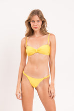 Load image into Gallery viewer, Model Front: Rio De Sol Top Top Amarelo Bandeau-Crispy
