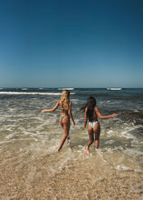 Load image into Gallery viewer, Image 09: Rio De Sol Bottom Bottom Valley Isla
